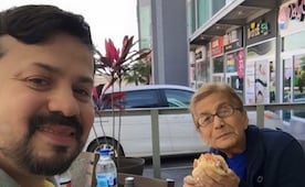 Arturo y Melenie Carmona arropan a Cruz Martínez tras la muerte de su madre; Alicia Villarreal guarda silencio