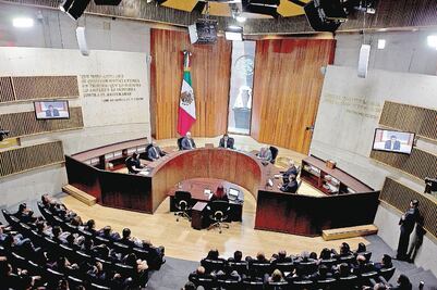 Debaten sobre derecho laboral en Carta Magna