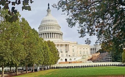 Corte autoriza a Trump a vetar a AP; Casa Blanca restringe cobertura periodística