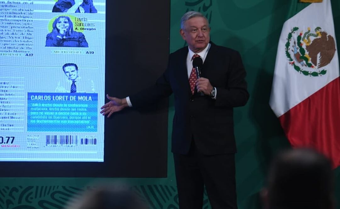 El Presidente exhibió la portada de EL UNIVERSAL porque dijo que lo ataca dirario. Foto: Hugo García / EL UNIVERSAL 