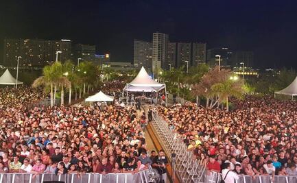 Disfrutan música y baile del Carnaval Cancún 2020, "La Fiesta de Oro"