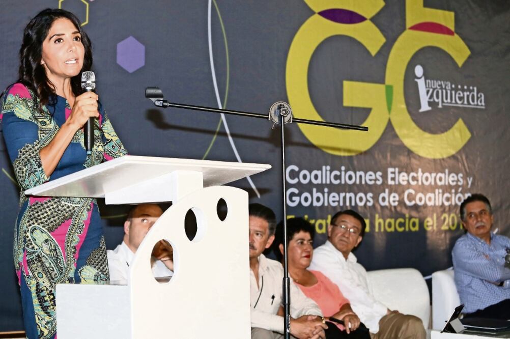 Alejandra Barrales, presidenta del PRD, aseguró ante miembros de Nueva Izquierda que no debería sorprender que izquierda y derecha trabajen juntos. FOTO: BERENICE FREGOSO. EL UNIVERSAL