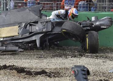 Motor racing-Gutiérrez says chassis cracked by crane after crash