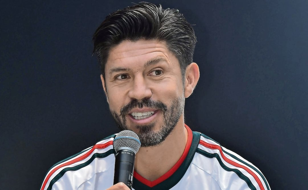 Oribe Peralta , durante el lanzamiento de un reloj Hublot edición especial de la Selección Nacional. Foto: Imago7/ Arturo Hernández