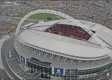 Dueño de Jaguars busca comprar el estadio de Wembley