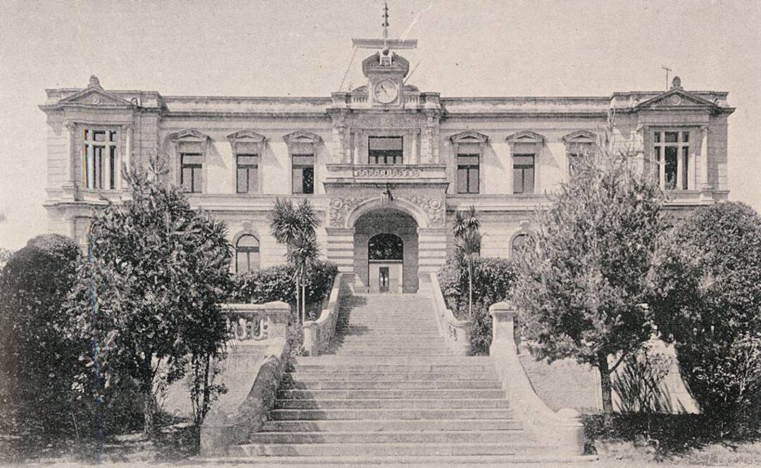 ¿Cómo era la primera generación de psiquiatras en México, cuyo trabajo —entre 1920 y 1950—, sentó las bases de las instituciones psiquiátricas en el país e impulsó  investigaciones para prevenir los transtornos mentales? En la imagen, fachada del Manicomio General en la antigua Villa de Mixcoac "La Castañeda".