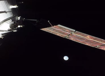 En su trayecto a la Luna, Artemis I capta a la Tierra saliendo detrás de la Luna