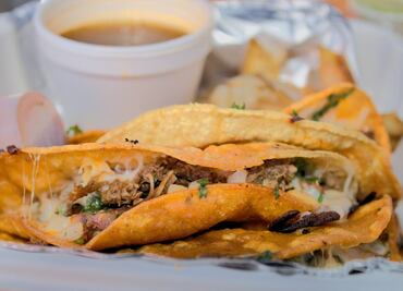 Esta taquería en Corea la está rompiendo por su nombre perrísimo