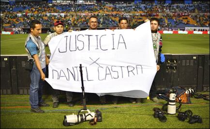Protestan en partido de México por fotoperiodista asesinado