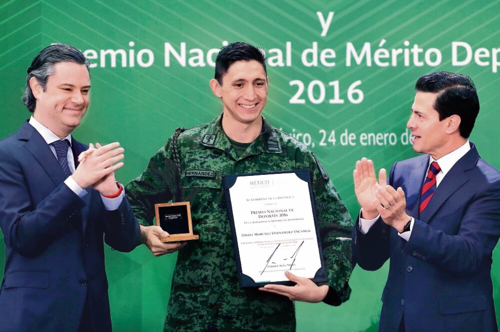 El año pasado fueron galardonados los medallistas olímpicos, como Ismael Hernández (EFE)