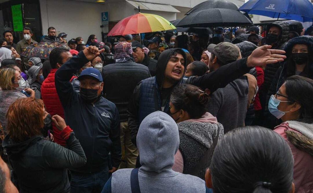 Largas filas de hasta dos kilómetros se registraron en este sitio. Foto: Cuartoscuro