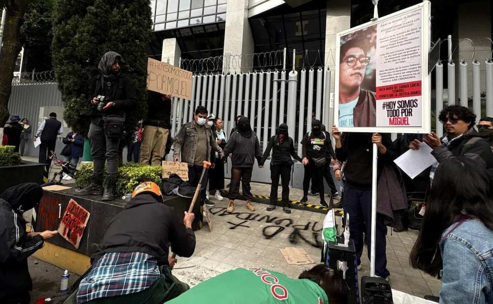 Familia del fotógrafo Miguel Ángel coloca contador por los días que el proceso lleva detenido.
Foto: Especial.