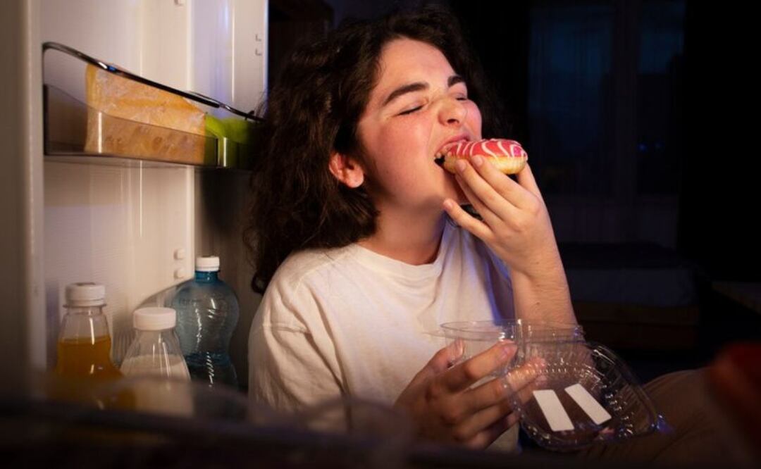 Advertencia sobre cenar tarde. Fuente: Freepik