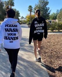 El ex de Kourtney Kardashian lanza colección de ropa inspirada en el coronavirus