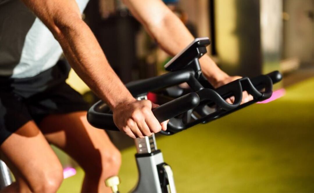 Bicicleta fija | Fuente: Freepik