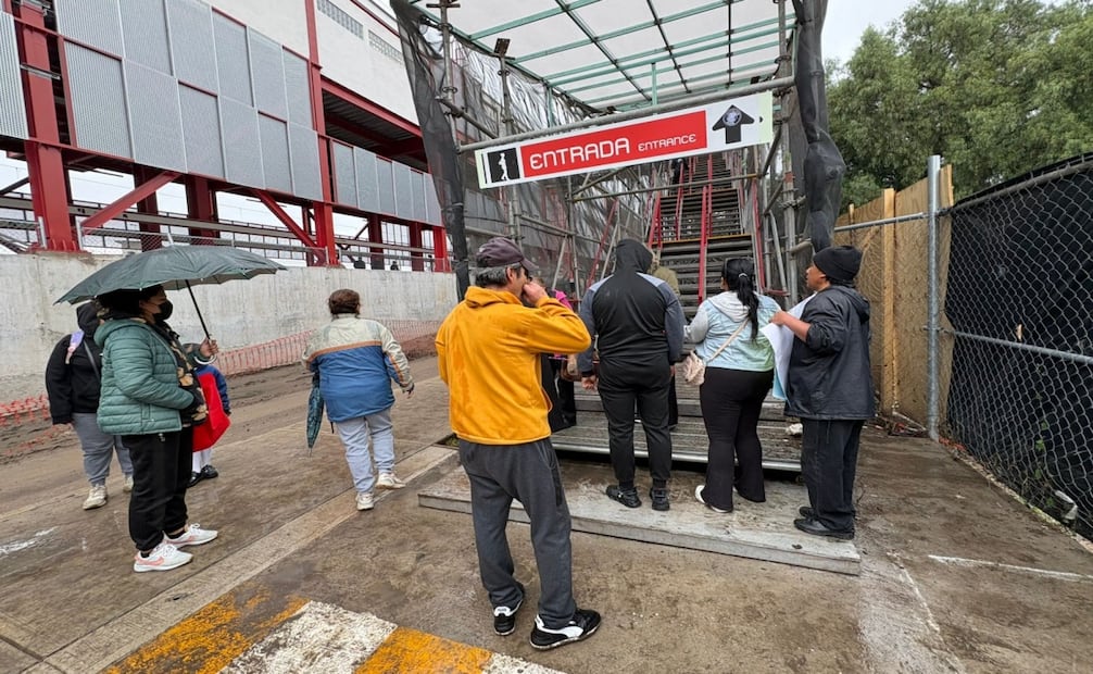 Vecinos bloquean acceso al Tren Felipe Ángeles en Tultitlán. Foto: Emilio Fernández