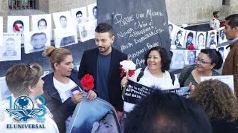 Diego Luna acude a Palacio Nacional con familiares de desaparecidos 