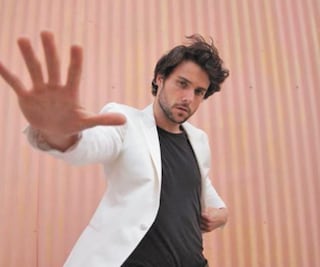 Jack Falahee hará dueto con Elephante