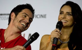 Aislinn Derbez y Mauricio Ochmann podrían haber viajado juntos a Italia; fans encuentran “pistas” en sus fotos
