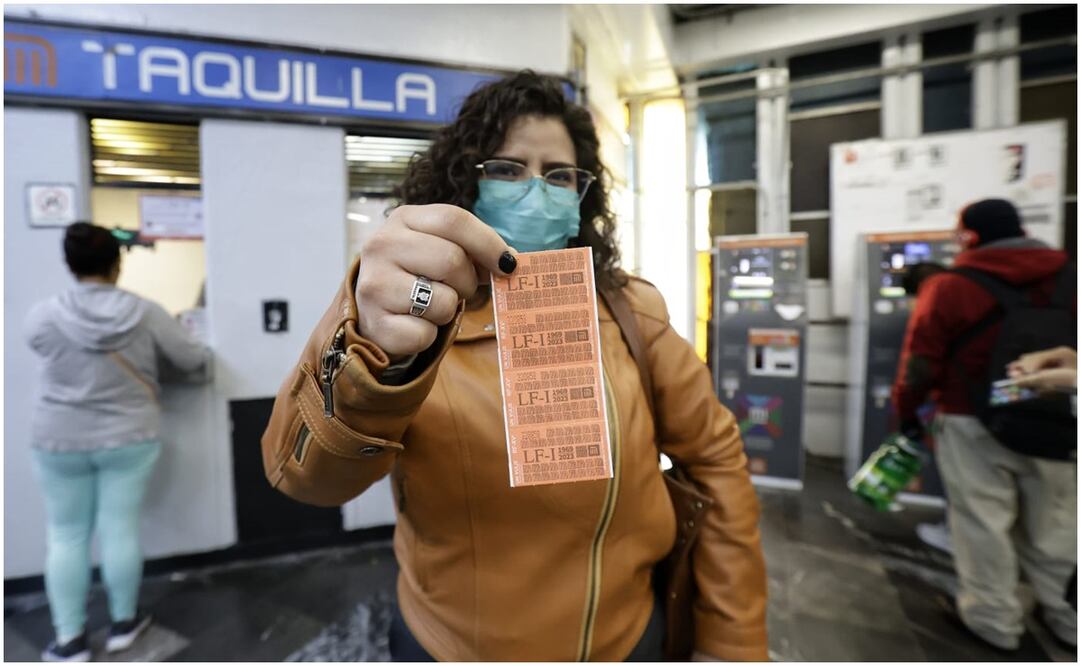 En las 12 Líneas de la red, los torniquetes ya han sido adaptados con el validador electrónico para las tarjetas. Foto: Fernanda Rojas / EL UNIVERSAL