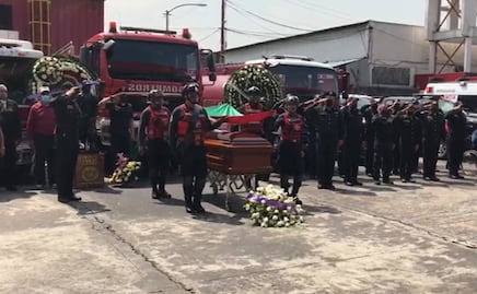 Rinden homenaje a Jefe Vulcano en Estación Central de Bomberos de CDMX