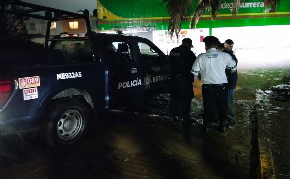 Desborde del río San Martín en Chalco. Foto: Especial