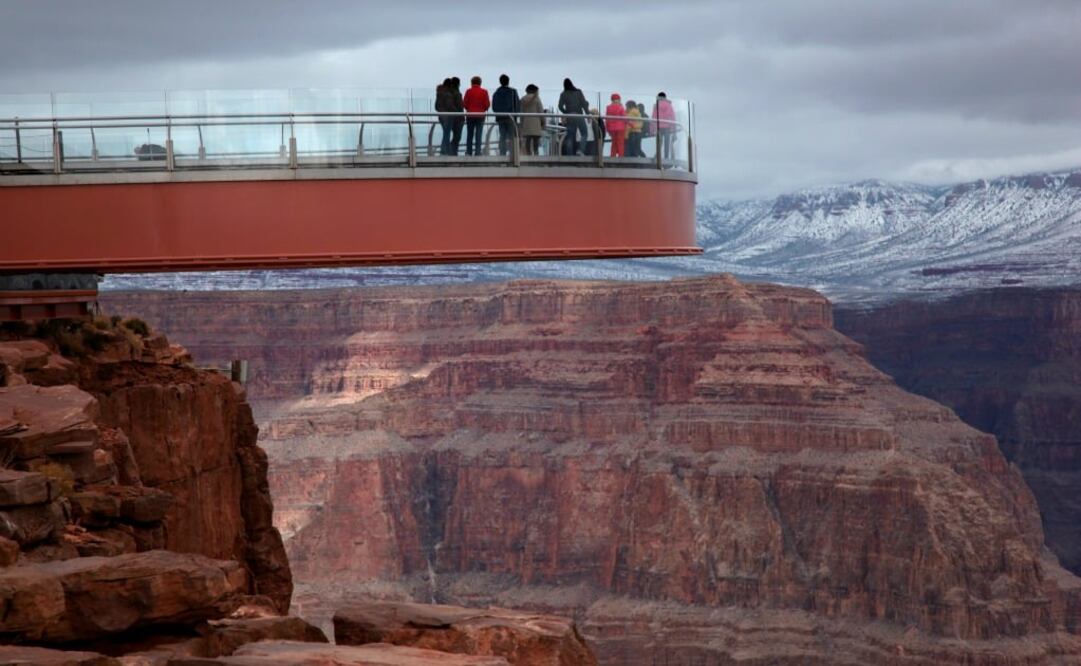 El Skywalk, es un andador con piso transparente donde se puede apreciar el Gran Cañón. (Foto: iStock)