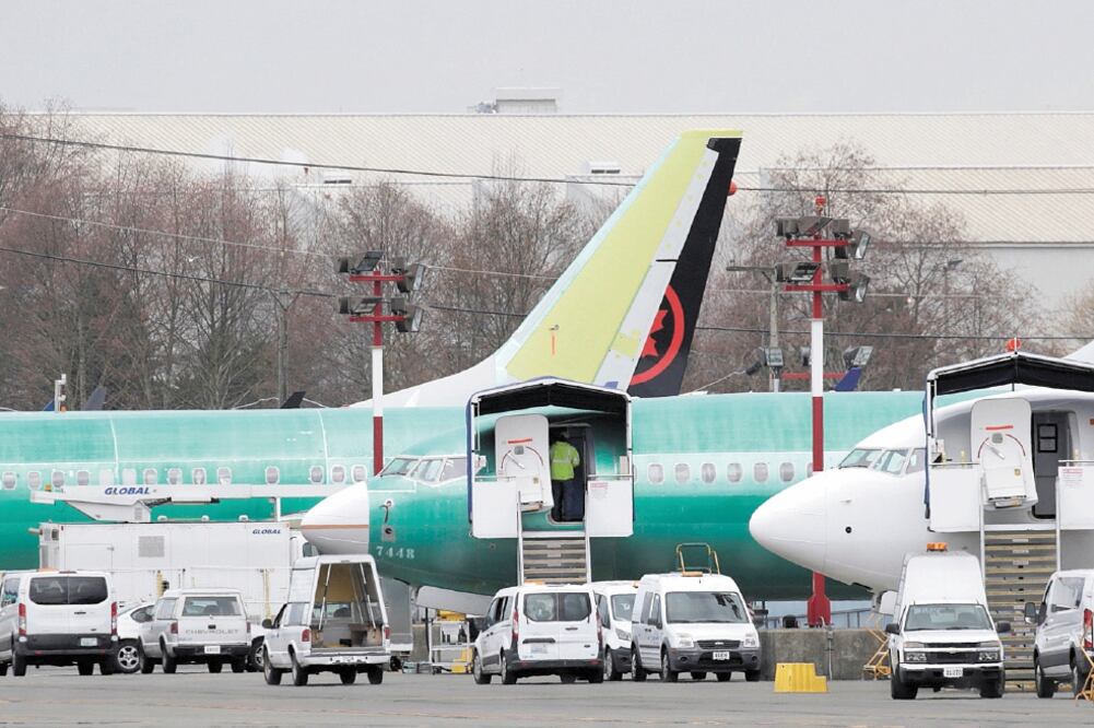 Aeronaves. Aviones Boeing 737 Max, en una fábrica de la compañía estadounidense en Renton, Washington, el pasado lunes. Foto: DAVID RYDER. REUTERS