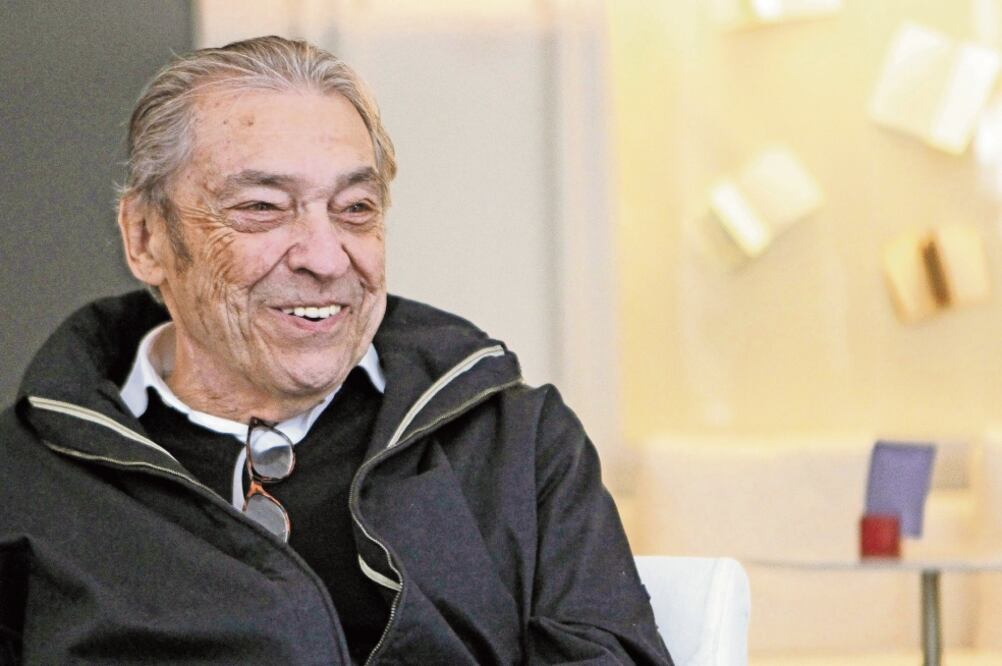 Músicos, políticos y ciudadanos expresaron su pesar por el cantautor. / EFE