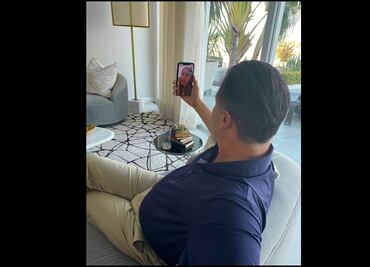 Gobernador de Sinaloa realiza videollamada con su hija, quien padece coronavirus