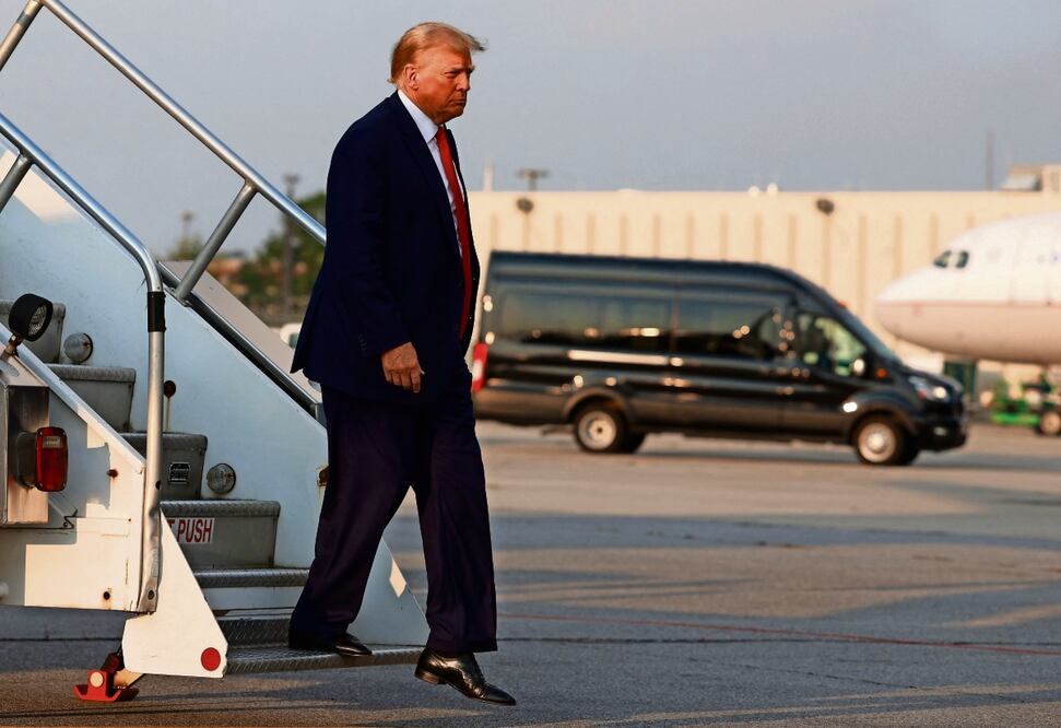 El expresidente estadounidense Donald Trump, ayer al llegar al Aeropuerto Internacional Hartsfield-Jackson de Atlanta, en Georgia. Foto: Joe Raedle | AFP