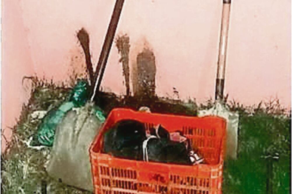 Entre las herramientas que se les incautó a los detenidos había picos, palas, utensilios para realizar una toma y extraer combustible (ESPECIAL)