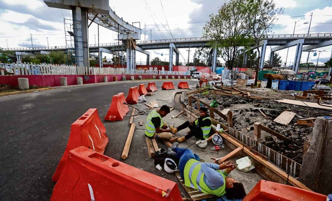 El proyecto que unirá al poniente con el oriente de la Ciudad de México sólo presenta avances en la edificación de los puentes de conexión que están a cargo de la Secretaría de Obras y Servicios. Foto: Luis Camacho / EL UNIVERSAL
