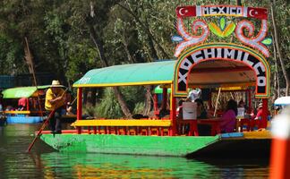 Cuánto cuesta el show de drags a bordo de trajineras en CDMX