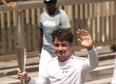 Charles Leclerc recorrió las calles de Mónaco con la antorcha olímpica