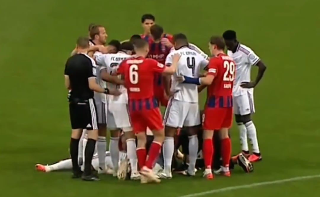 Jamal Musiala volvió a desvanecerse, ahora en el amistoso del Bayern frente al Heidenheim. FOTO: Captura de video
