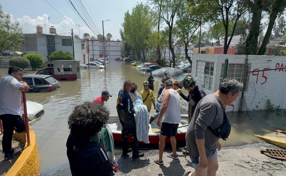 Desborde del Río de los Remedios afecta Los Reyes Ixtacala. Foto: Valente Rosas