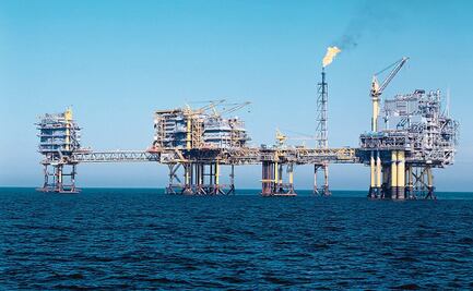 Petróleo de EU sube 4.9% por paro en la producción provocado por el huracán Sally