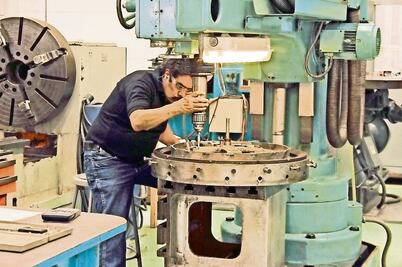 Empleo manufacturero crece, pero remuneración se estanca