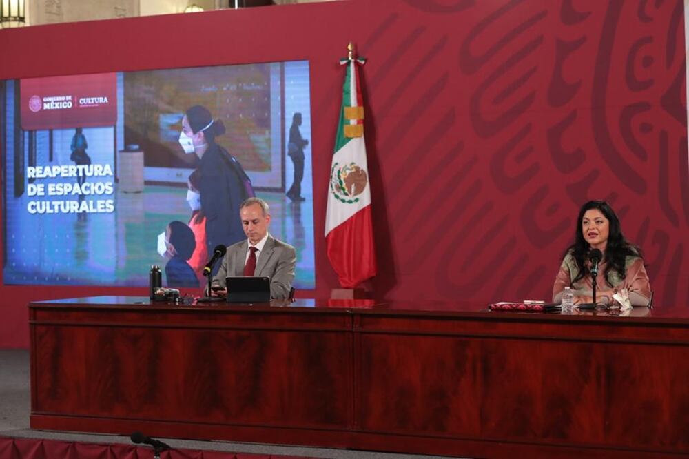 Hugo López-Gattel, subsecretario de salud y Alejandra Frausto, titular de la Secretaría de Cultura. Foto: Juan Boites