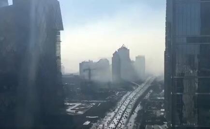 Video. Captan enorme nube de smog 'devorando' a Beijing