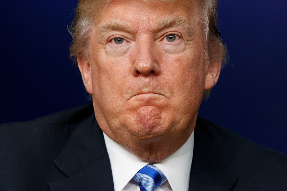 Cierre del gobierno opaca el primer aniversario de Trump como presidente