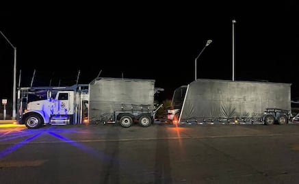 Aseguran tractocamión que trasportaba 6 autos con reporte de robo en Sonora; también trasladaba arsenal 