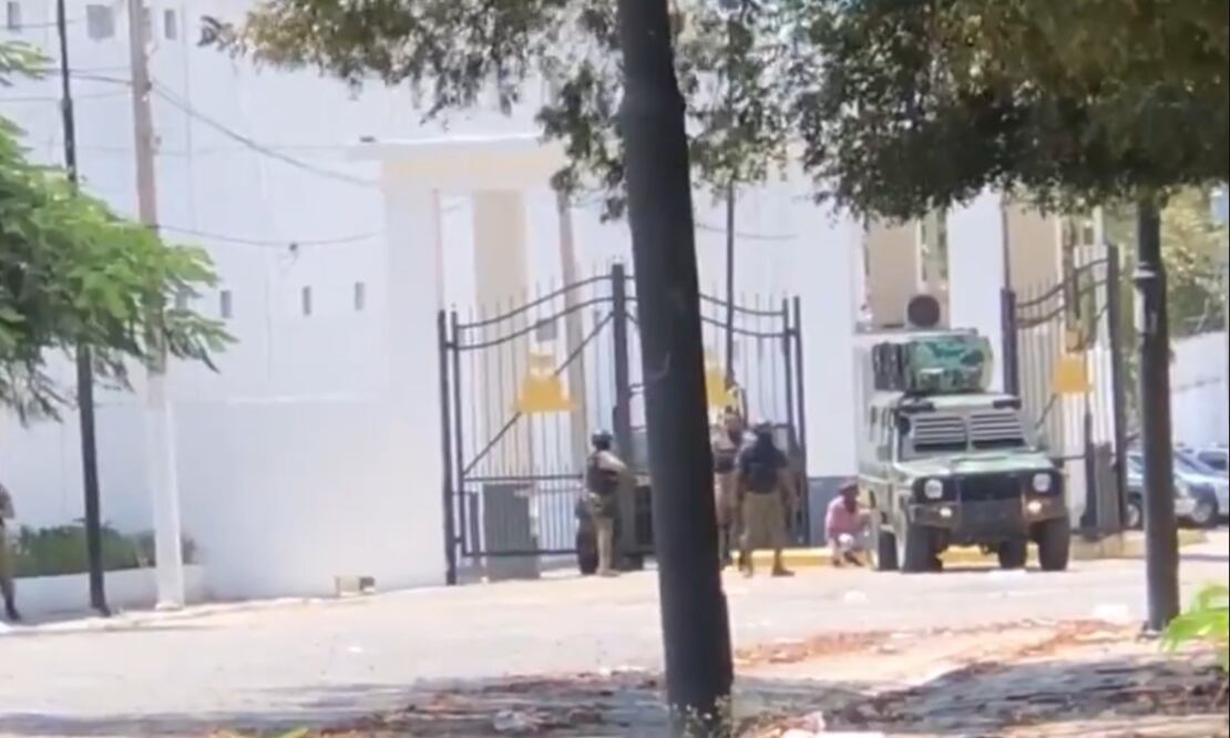 Palacio Nacional de Haití está bajo ataque de hombres armados. Foto: Captura video