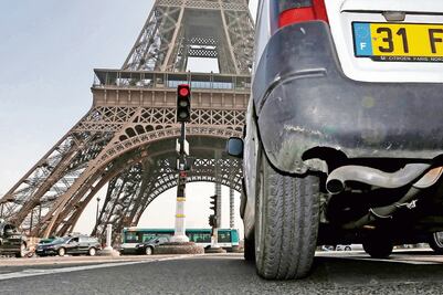 Francia anticipa salida de motores a gasolina y diesel
