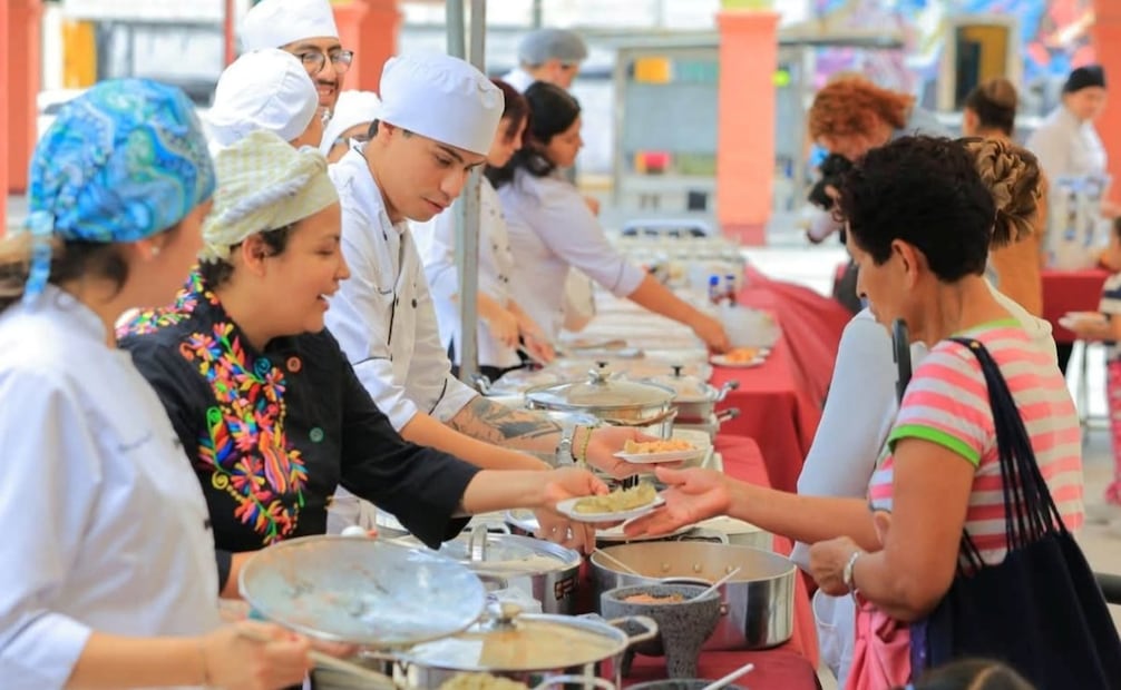 El evento por el Día Internacional de las Víctimas de Desapariciones Forzadas, en Guanajuato, contó con buffete. Foto: Especial