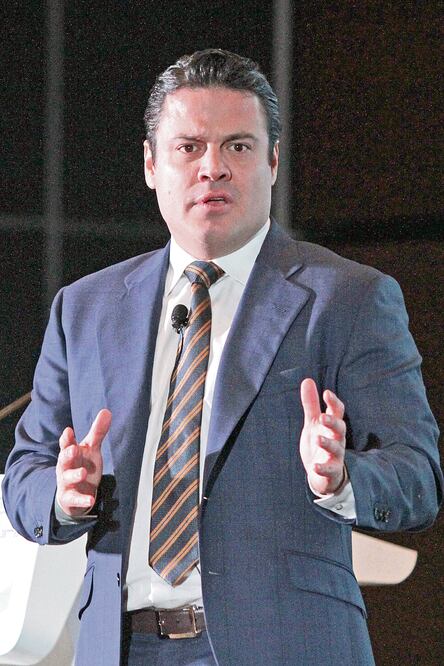 El gobernador salió del hospital ayer, tras el accidente en motociclieta que sufrió el domingo pasado (ESPECIAL)