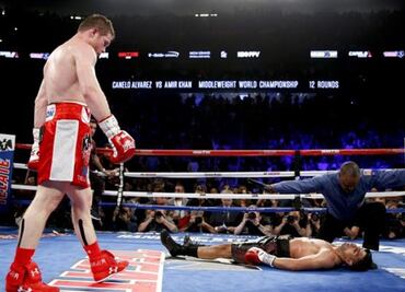 "Canelo" defeats Khan with a knockout