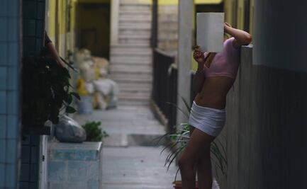 Bailarinas y "stripers" se van a las calles ante crisis