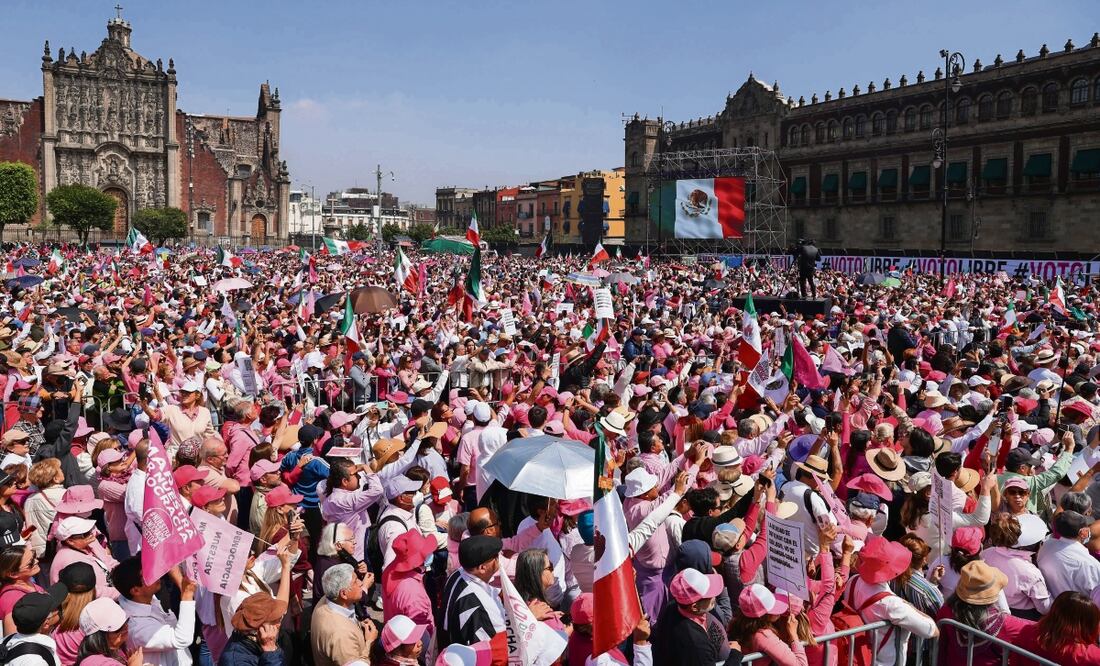 Marea Rosa en el Zócalo de CDMX. Foto: EL UNIVERSAL